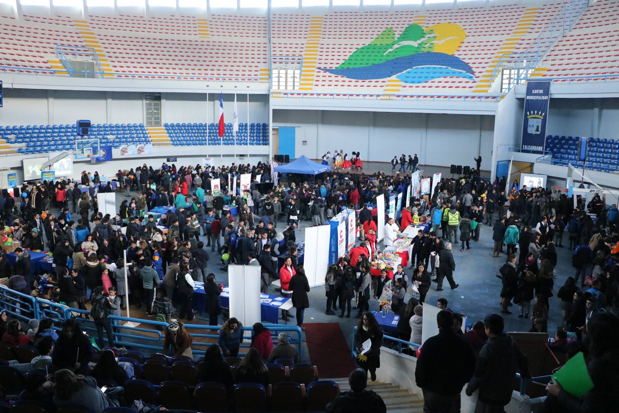Masiva concurrencia de estudiantes a Cuarta Feria Preventiva Comunal