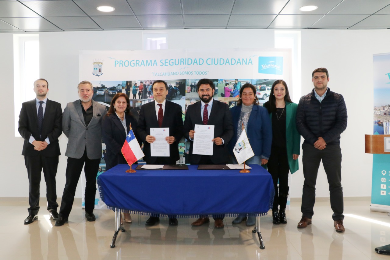  Municipalidad de Talcahuano firma convenios para otorgar asistencia  jurídica gratuita para los vecinos