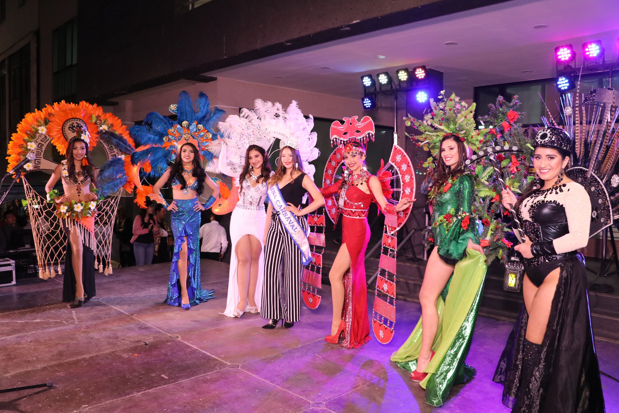 Choreros repletaron las calles para disfrutar la primera jornada del Carnaval de Talcahuano 2020