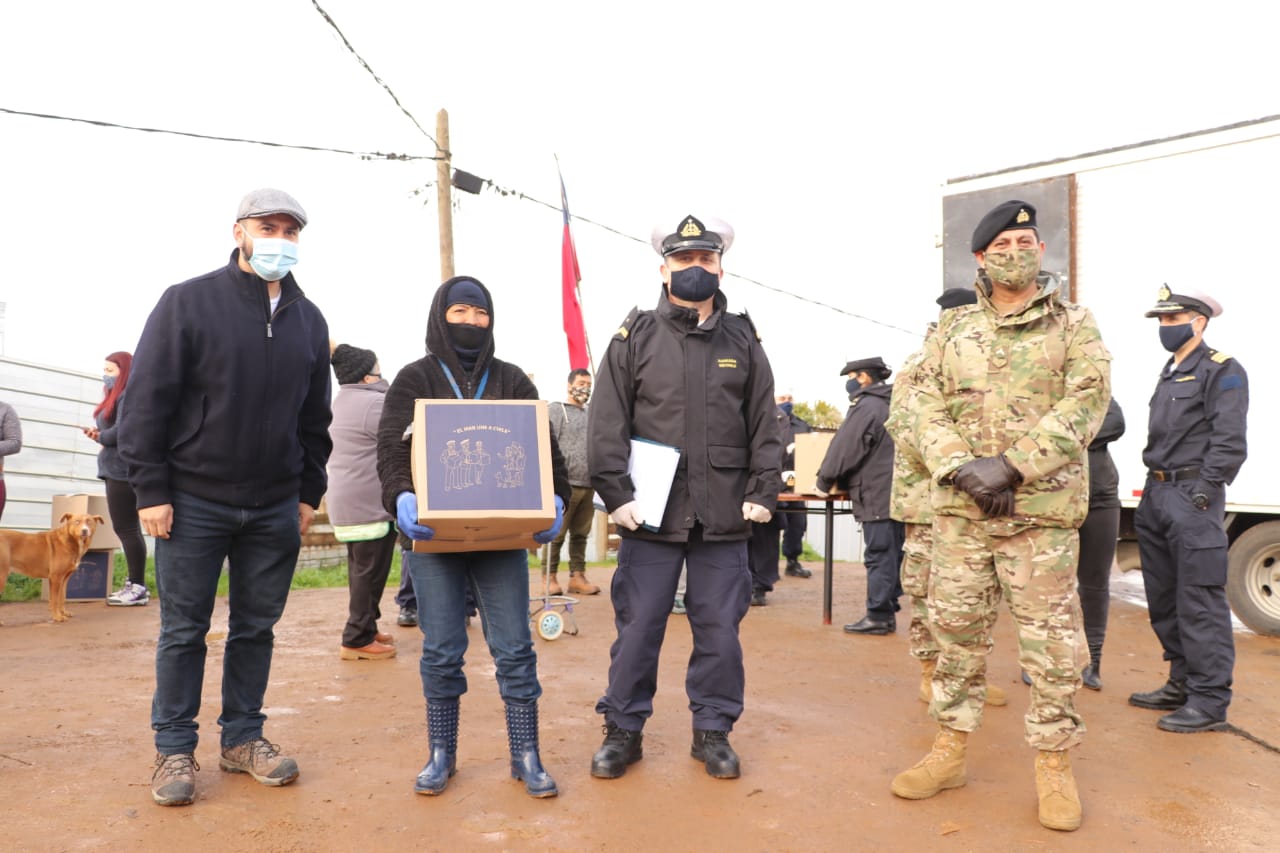 Armada dona 250 canastas de alimentos a campamentos de Talcahuano