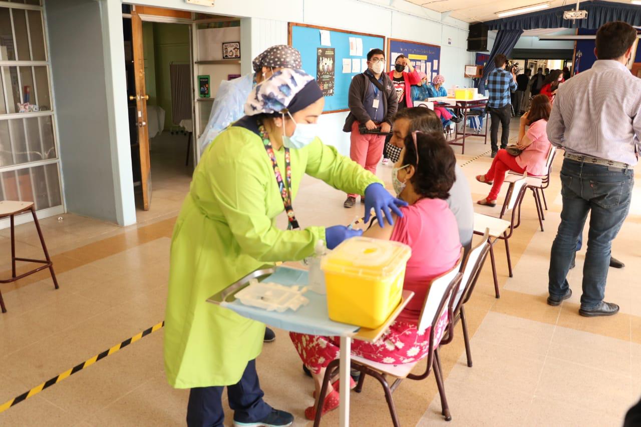 Talcahuano comienza vacunación a trabajadores de la educación