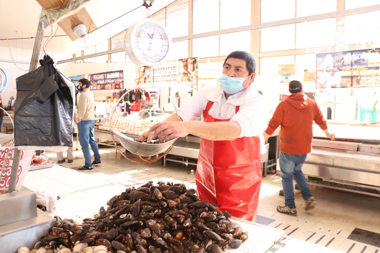 Talcahuano refuerza medidas de higiene en el mercado de pescados y mariscos