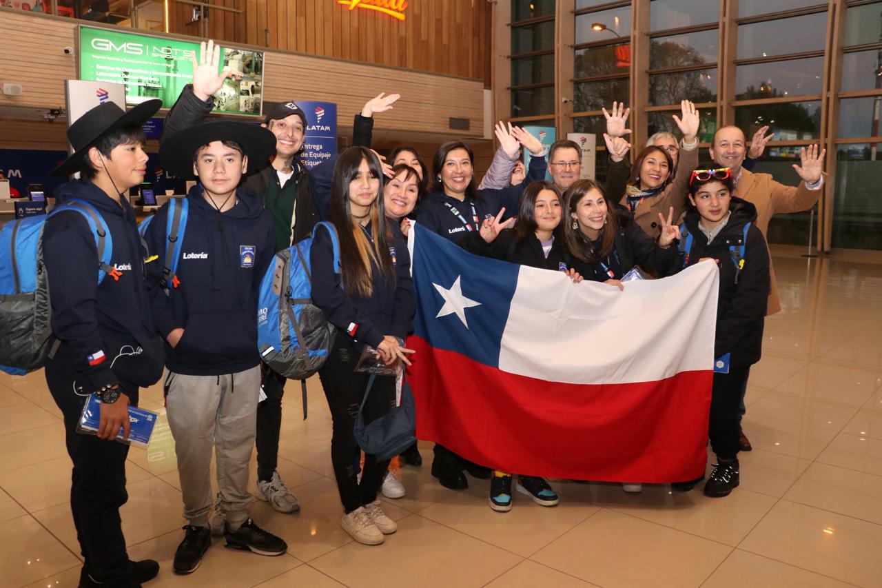 Estudiantes de colegio San Vicente viajan a mundial de robótica en Noruega