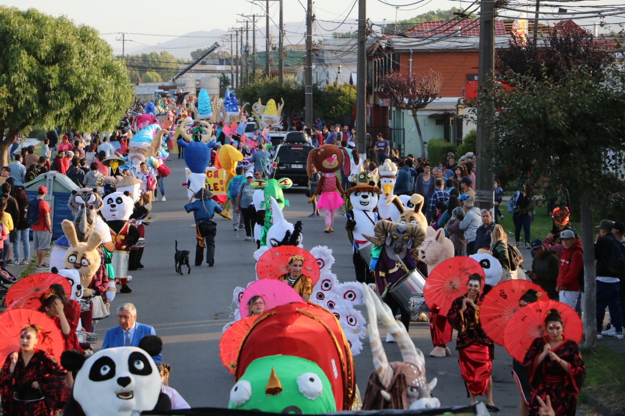 Murgas llenaron de música y baile a los vecinos de Las Salinas 