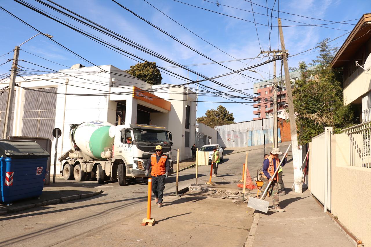Invierten $310 millones para reparar baches en calles de Talcahuano