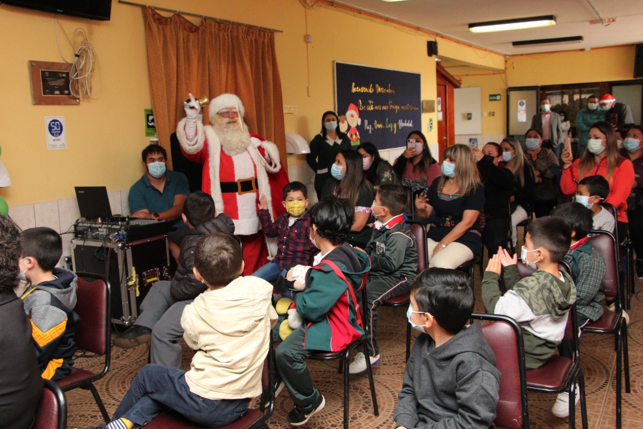 Talcahuano inició actividades navideñas con entrega de más 9 mil juguetes