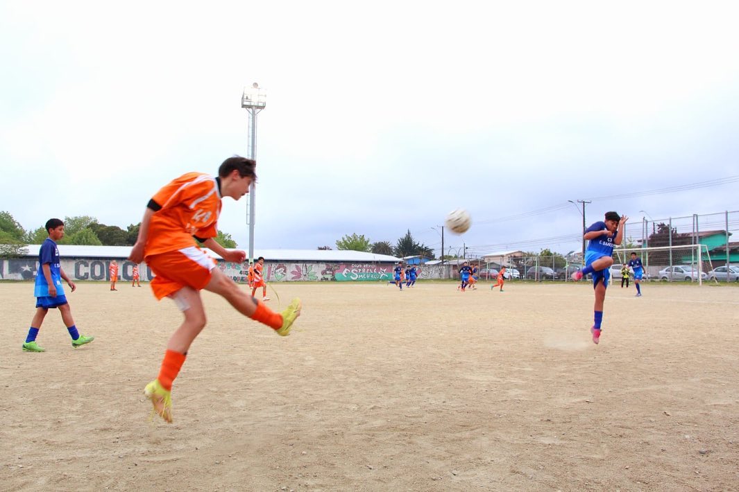 Aprueban recursos para construir cancha sintética en Medio Camino
