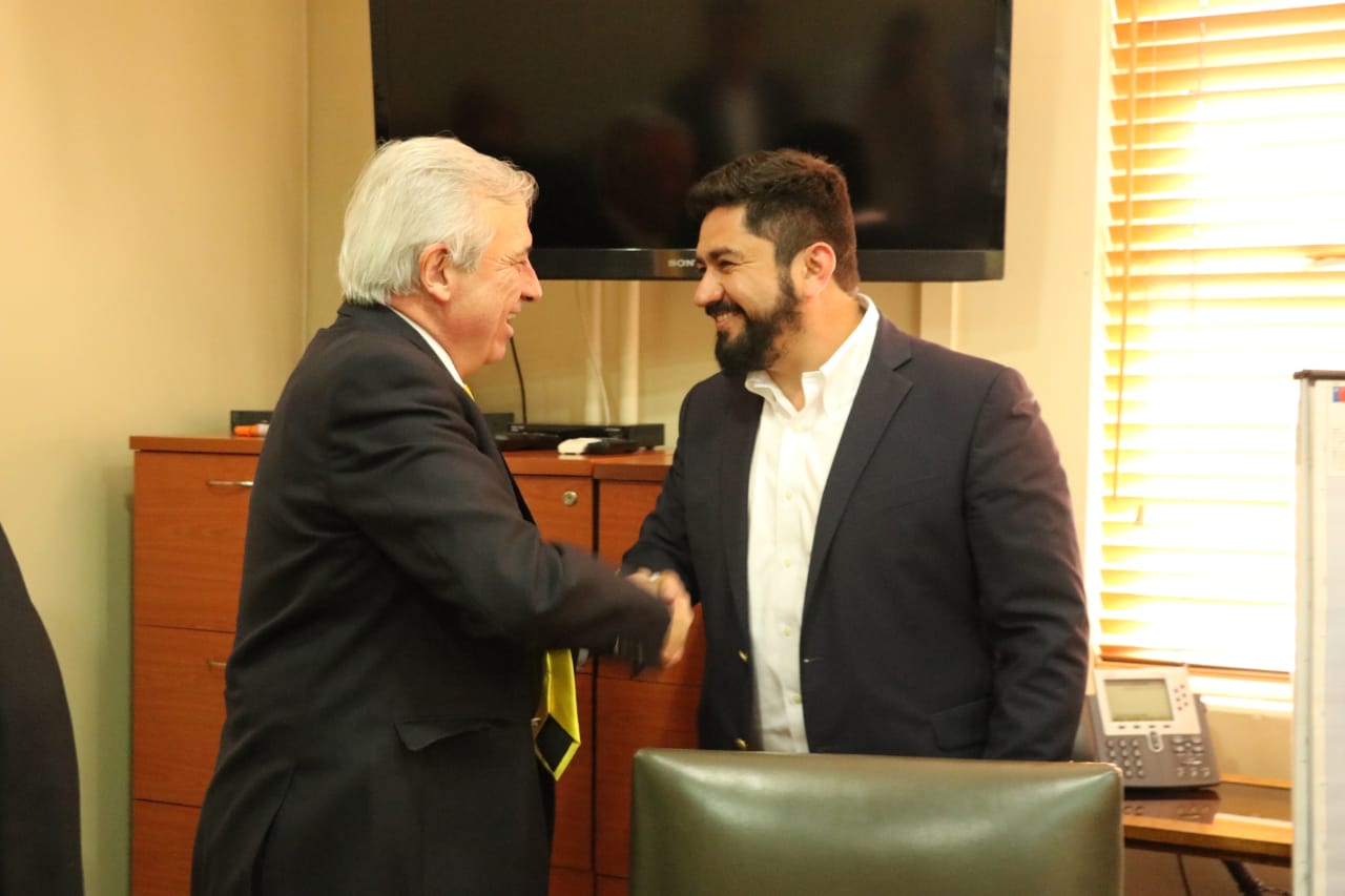 Alcalde Henry Campos solicita fondos al Minsal para financiar proyectos que mejoran salud municipal