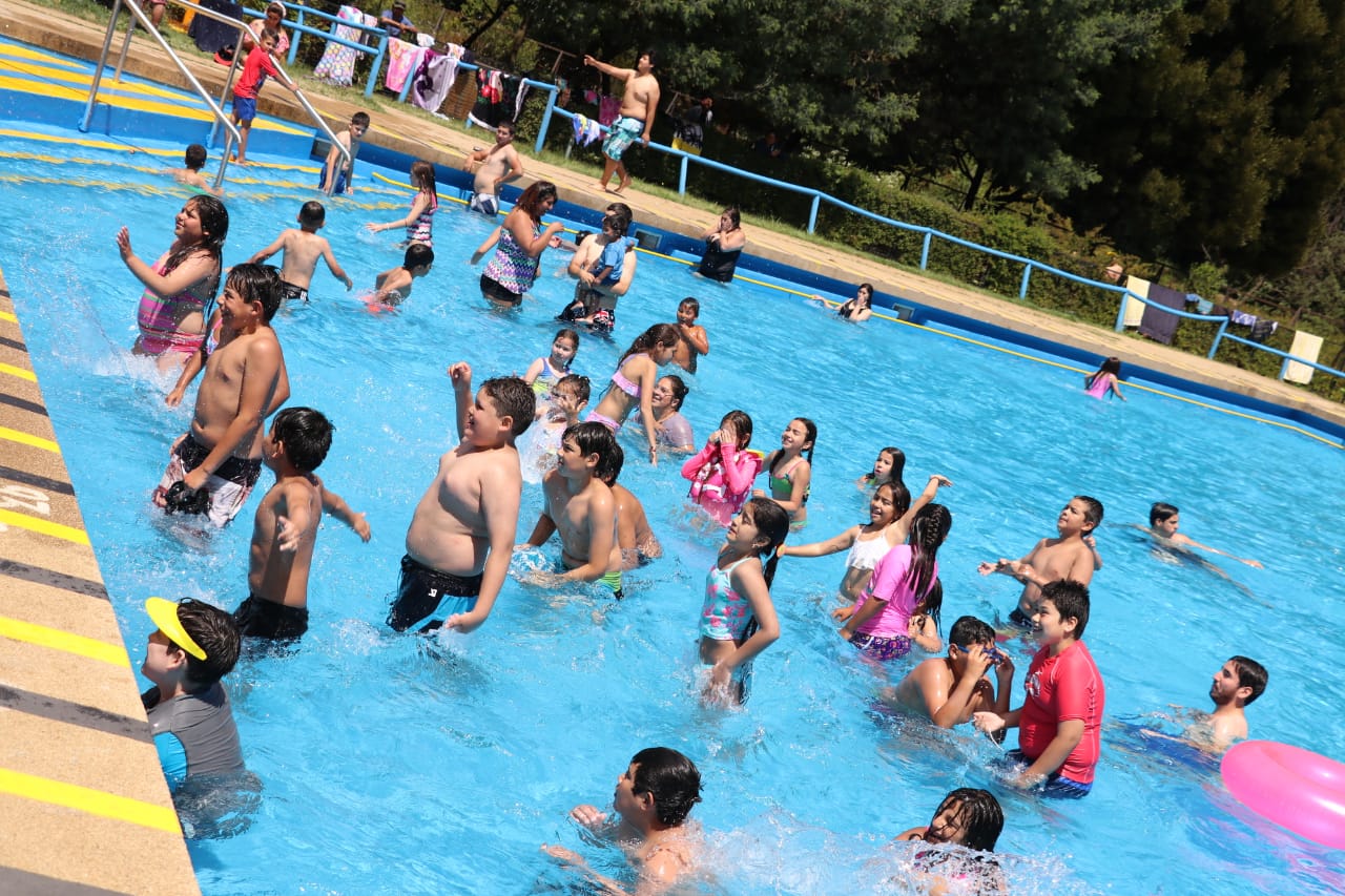 Talcahuano inauguró temporada de piscina con apertura de Dinahue